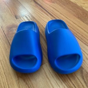 Yeezy slides. Brand new!! In the box. StockX verified. Size 5. Color azure.